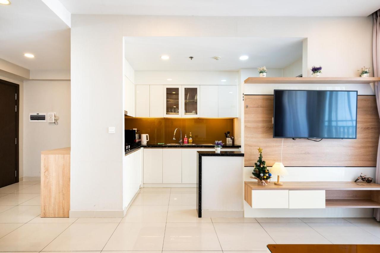 Infinity Pool Signature - Saigon Rivergate Apartment
